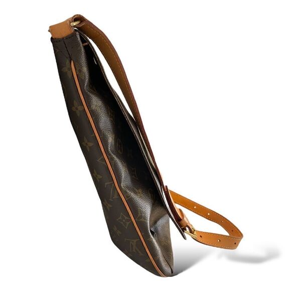 LOUIS VUITTON Vintage RARE Crossbody Flap Bag - Picture 10 of 13